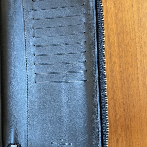 Louis Vuitton Zippy Wallet Vertical - Picture 10 of 13